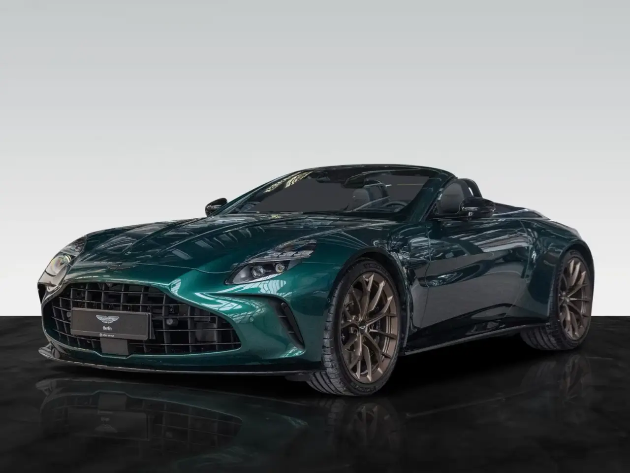 Aston Martin Vantage V8 Spider 2026, interior — Marbella Super Car Rental, Marbella. Aston Martin Vantage V8 Spider in Marbella El alquiler del Aston Martin Vantage V8 Spider…