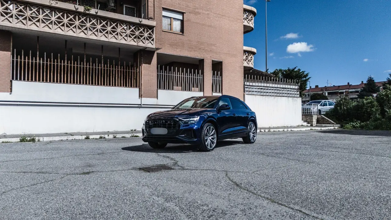 Audi Q8 55 TFSI 2022, exterior — Marbella Super Car Rental, Marbella. Audi Q8 55 TFSI in Marbella El alquiler del Audi Q8 55 TFSI en Marbella proporciona una…