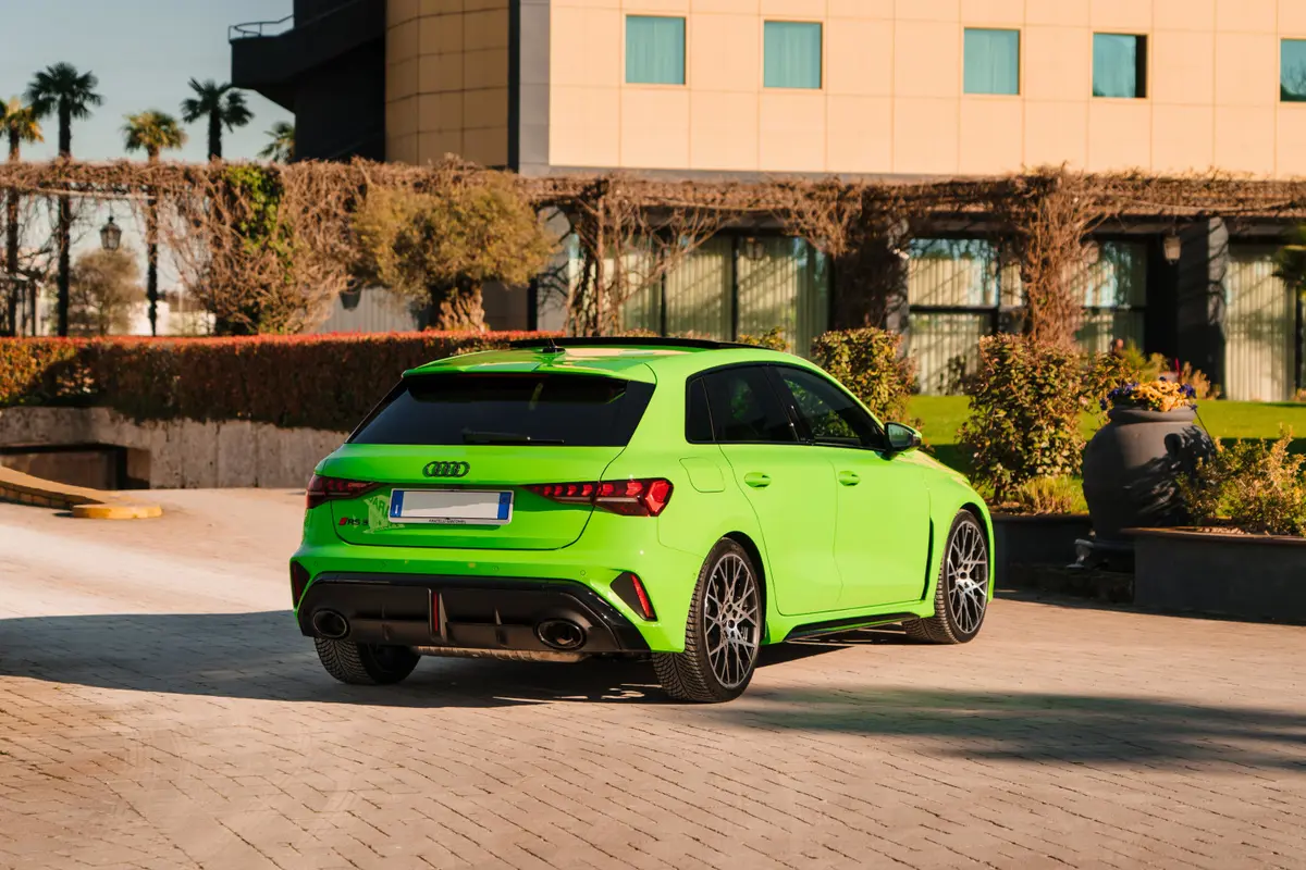 Audi RS3 Restyling 2025, vista trasera — Marbella Super Car Rental, Marbella. Audi RS3 Restyling in Marbella El alquiler del Audi RS3 Restyling en Marbella ofrece un…
