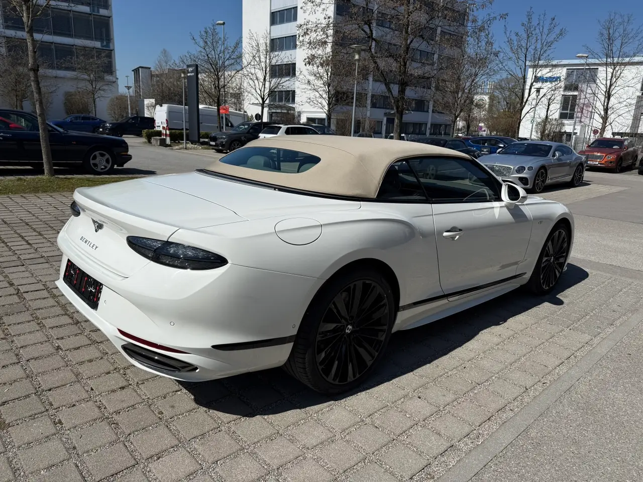 Bentley Continental GTC Speed 2025, extérieur — Marbella Super Car Rental, Marbella. Bentley Continental GTC Speed in Marbella La location de la Bentley Continental GTC Speed…