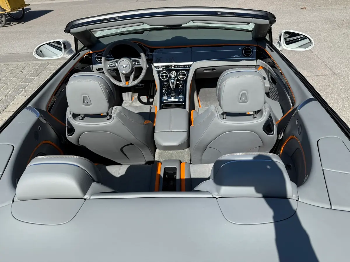 Bentley Continental GTC Speed 2025, intérieur — Marbella Super Car Rental, Marbella. Bentley Continental GTC Speed in Marbella La location de la Bentley Continental GTC Speed…
