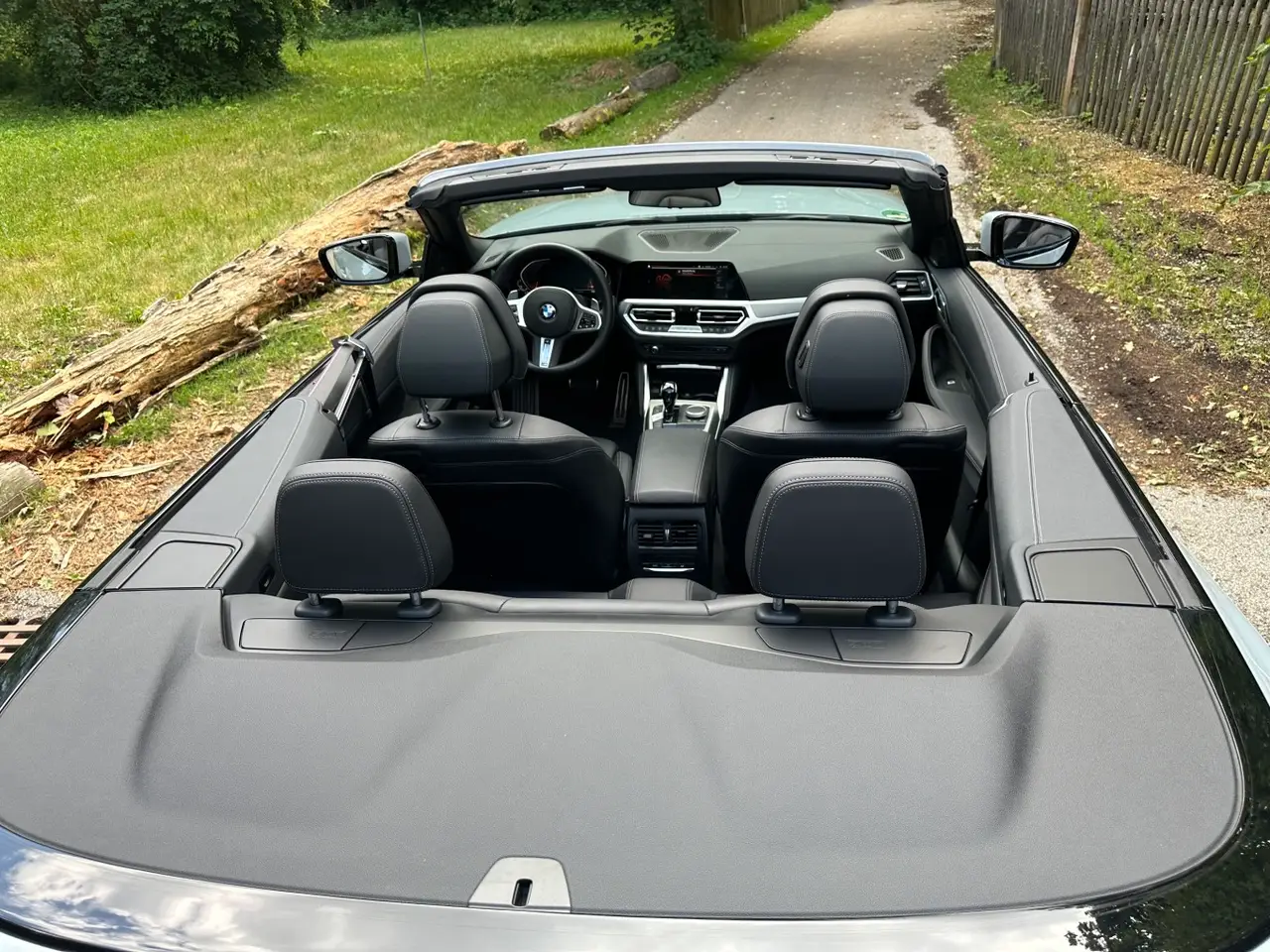 BMW 430i Cabrio 2023, vue arrière — Marbella Super Car Rental, Marbella. BMW 430i Cabrio in Marbella La location d'une BMW 430i Cabrio à Marbella permet…