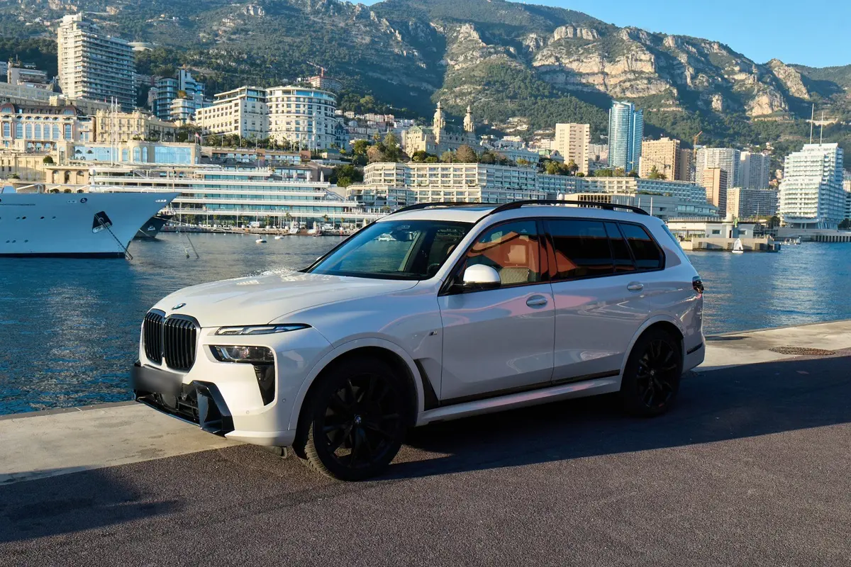 BMW X7 40d M 2024 — Marbella Super Car Rental, Marbella. BMW X7 40d M in Marbella El alquiler del BMW X7 40d M en Marbella ofrece una opción de…