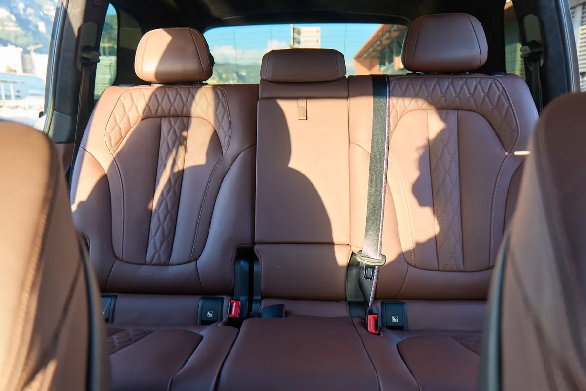 BMW X7 40d M 2024, salpicadero — Marbella Super Car Rental, Marbella. BMW X7 40d M in Marbella El alquiler del BMW X7 40d M en Marbella ofrece una opción de…