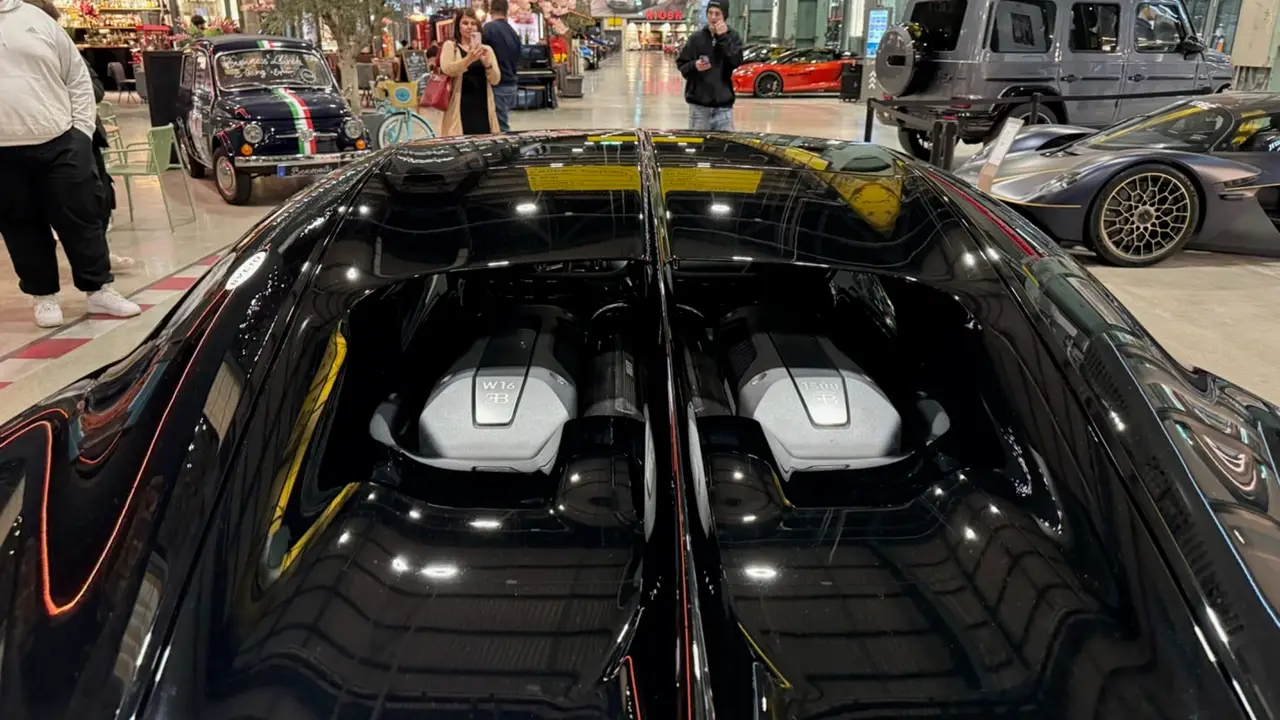 Bugatti Chiron 110 Ani 2019, vista frontal — Marbella Super Car Rental, Marbella. Bugatti Chiron 110 Ani in Marbella El alquiler del Bugatti Chiron 110 Ani en Marbella…