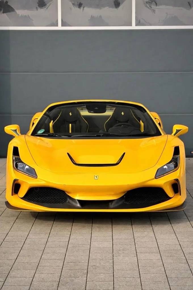 Ferrari F8 SPIDER 2023, vista trasera — Marbella Super Car Rental, Marbella. Ferrari F8 SPIDER in Marbella El alquiler del Ferrari F8 SPIDER en Marbella permite…