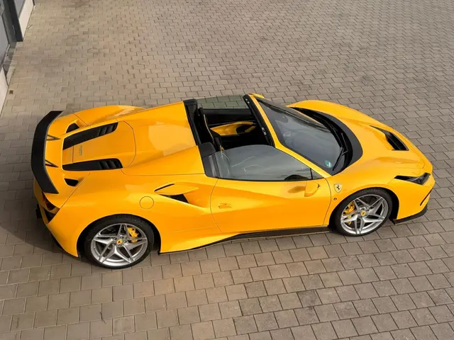 Ferrari F8 SPIDER 2023 — Marbella Super Car Rental, Marbella