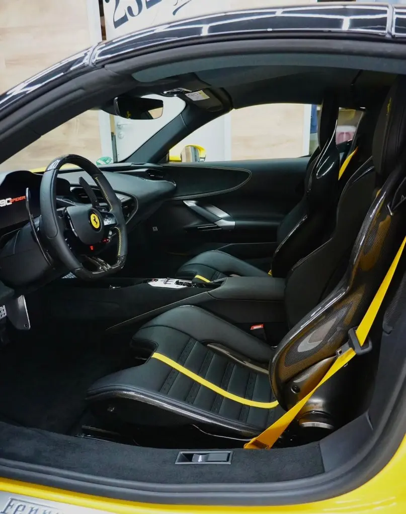 Ferrari SF90 Spider 2024, extérieur — Marbella Super Car Rental, Marbella. Ferrari SF90 Spider in Marbella La location de la Ferrari SF90 Spider à Marbella offre…
