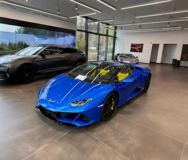 Lamborghini Huracan Evo Spyder 2022 — Marbella Super Car Rental, Marbella