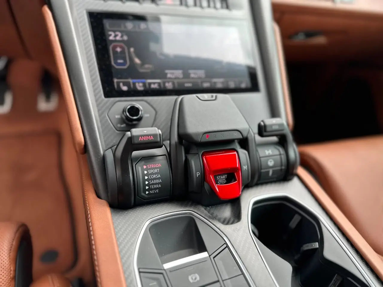 Lamborghini Urus S 2023, interior — Marbella Super Car Rental, Marbella. El Lamborghini Urus S de 2023 concentra 657 CV en un chasis de SUV con capacidad para…