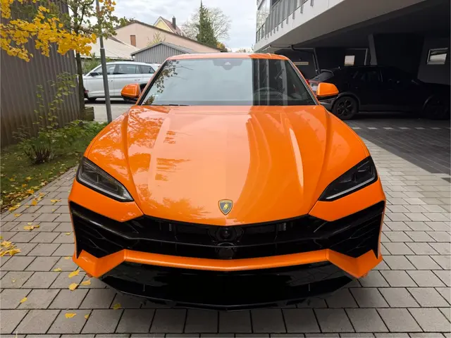 Lamborghini URUS SE 2025 — Marbella Super Car Rental, Marbella