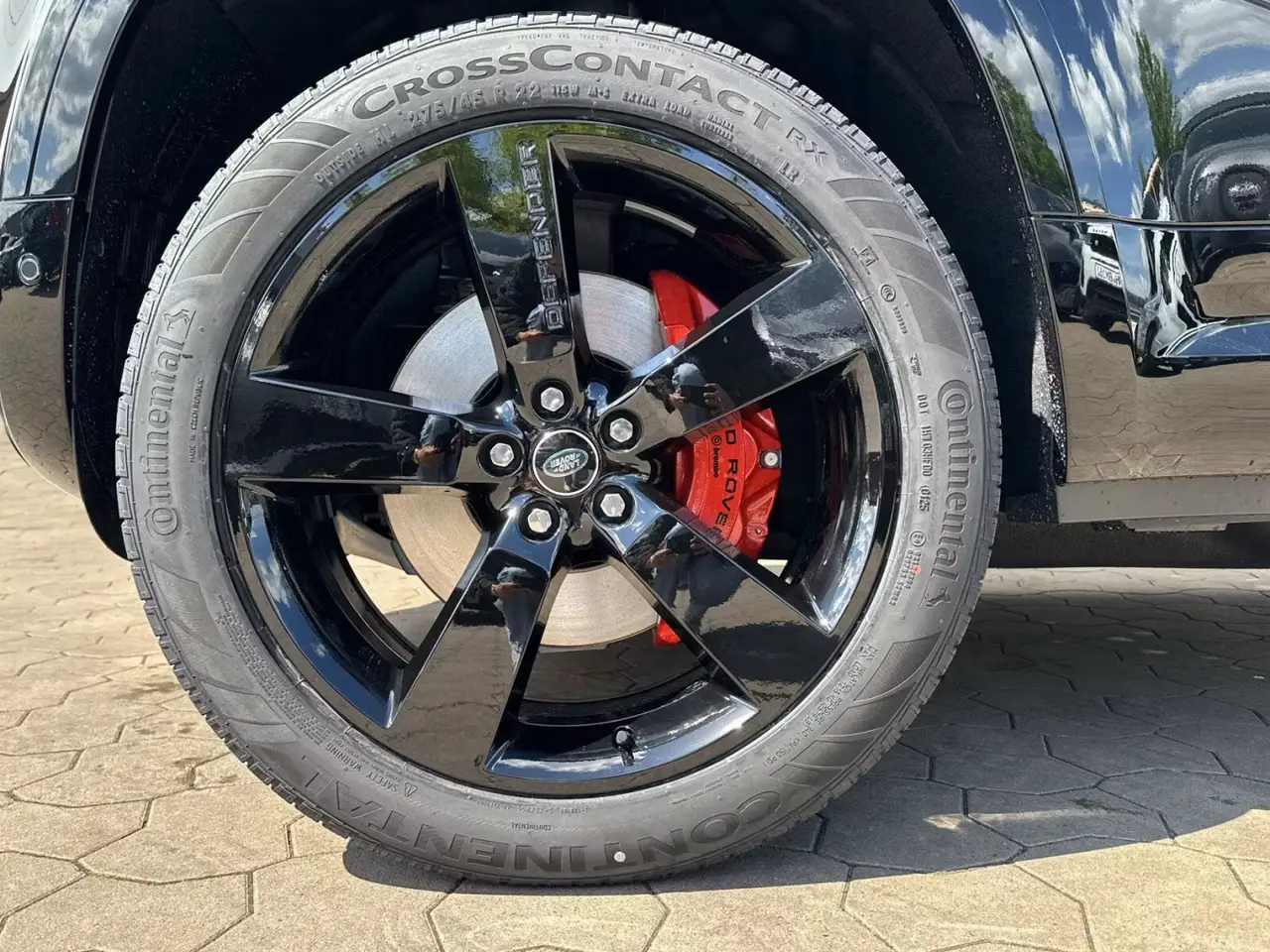 Land Rover Defender 2024, exterior — Marbella Super Car Rental, Marbella. Land Rover Defender in Marbella El alquiler del Land Rover Defender en Marbella ofrece…