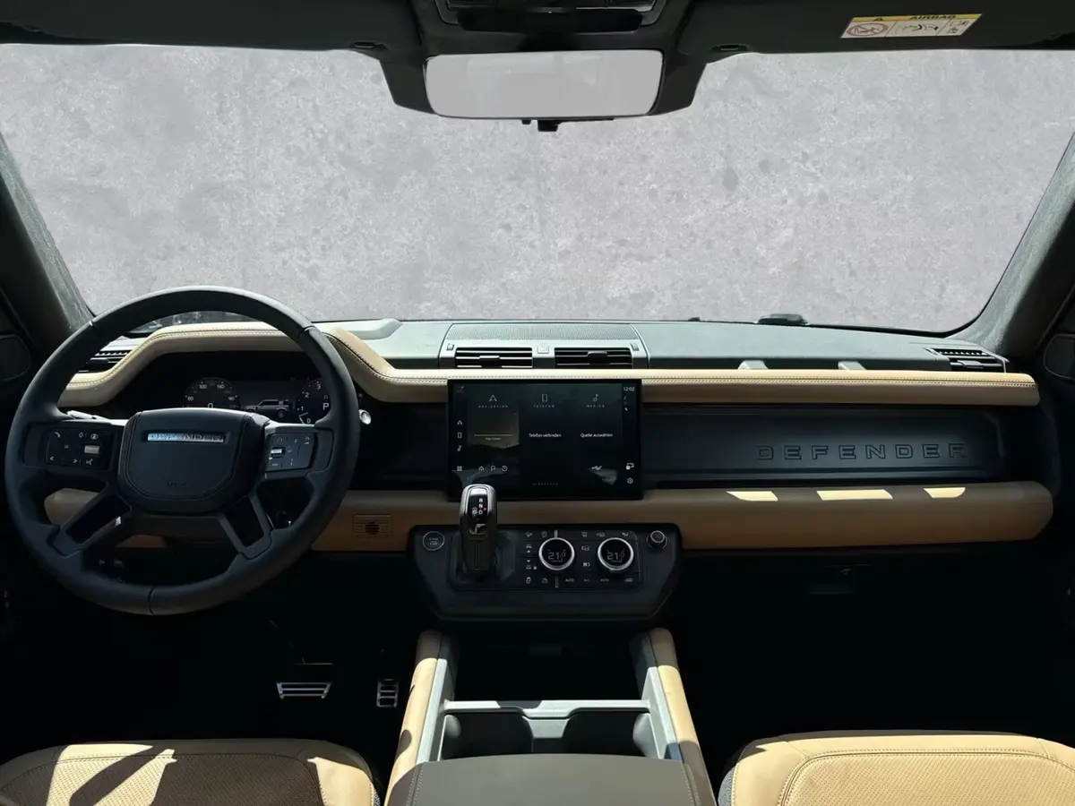 Land Rover Defender 2024, vista trasera — Marbella Super Car Rental, Marbella. Land Rover Defender in Marbella El alquiler del Land Rover Defender en Marbella ofrece…