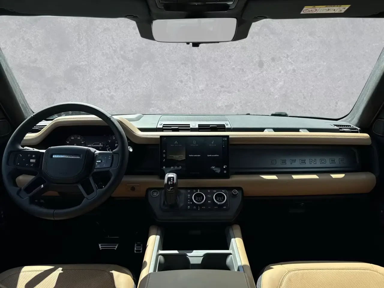 Land Rover Defender 2024, vista trasera — Marbella Super Car Rental, Marbella. Land Rover Defender in Marbella El alquiler del Land Rover Defender en Marbella ofrece…