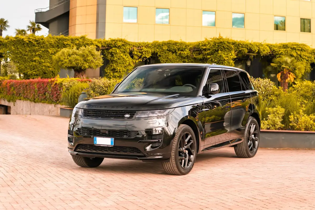 Land Rover Range Rover Sport Dynamic SE 2025 — Marbella Super Car Rental, Marbella. Land Rover Range Rover Sport Dynamic SE in Marbella El alquiler del Land Rover Range…