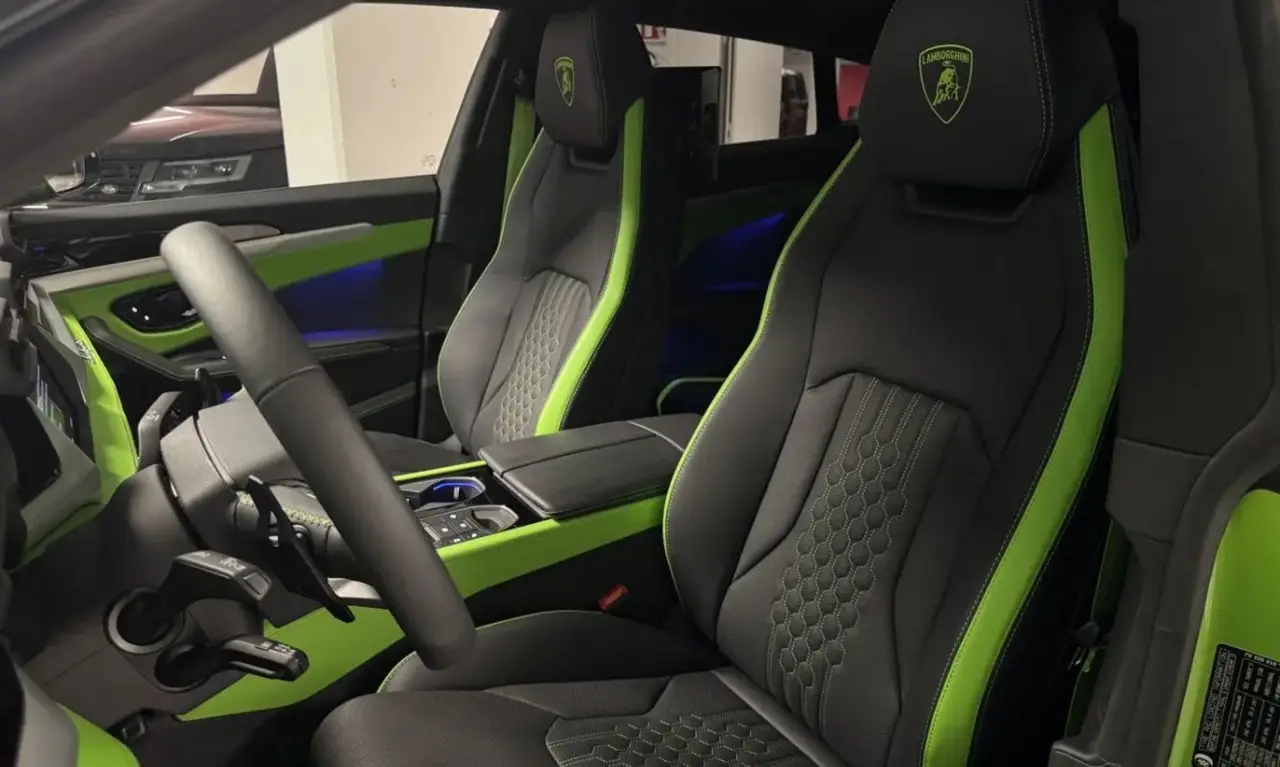 Land Rover Range Rover Sport Dynamic SE 2025, interior — Marbella Super Car Rental, Marbella. Land Rover Range Rover Sport Dynamic SE in Marbella El alquiler del Land Rover Range…