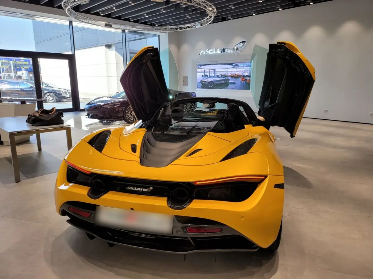McLaren 720S Spider 2022, intérieur — Marbella Super Car Rental, Marbella. McLaren 720S Spider in Marbella Louer une McLaren 720S Spider à Marbella permet de…
