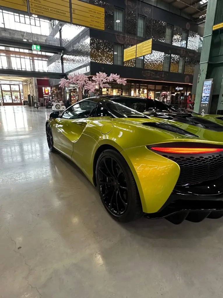 McLaren Artura Spider 2024, exterior — Marbella Super Car Rental, Marbella. McLaren Artura Spider in Marbella El alquiler del McLaren Artura Spider en Marbella…