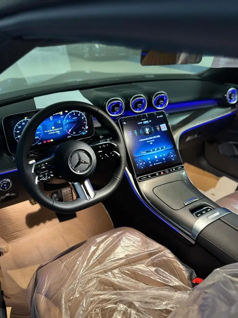 Mercedes Benz CLE 300 Cabriolet AMG Premium 2025, vista frontal — Marbella Super Car Rental, Marbella. Mercedes Benz CLE 300 Cabriolet AMG Premium in Marbella El alquiler del Mercedes Benz CLE…
