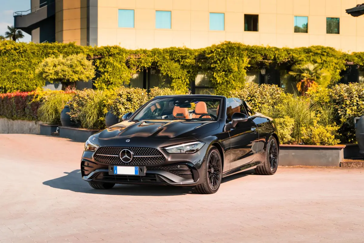 Mercedes Benz CLE 300 Cabriolet AMG Premium 2025, salpicadero — Marbella Super Car Rental, Marbella. Mercedes Benz CLE 300 Cabriolet AMG Premium in Marbella El alquiler del Mercedes Benz CLE…