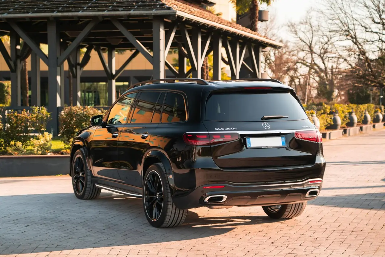 Mercedes Benz GLS-klasse 350 D Exclusive 7 Posti 2025, exterior — Marbella Super Car Rental, Marbella. Mercedes Benz GLS-klasse 350 D Exclusive 7 Posti in Marbella El alquiler del Mercedes…