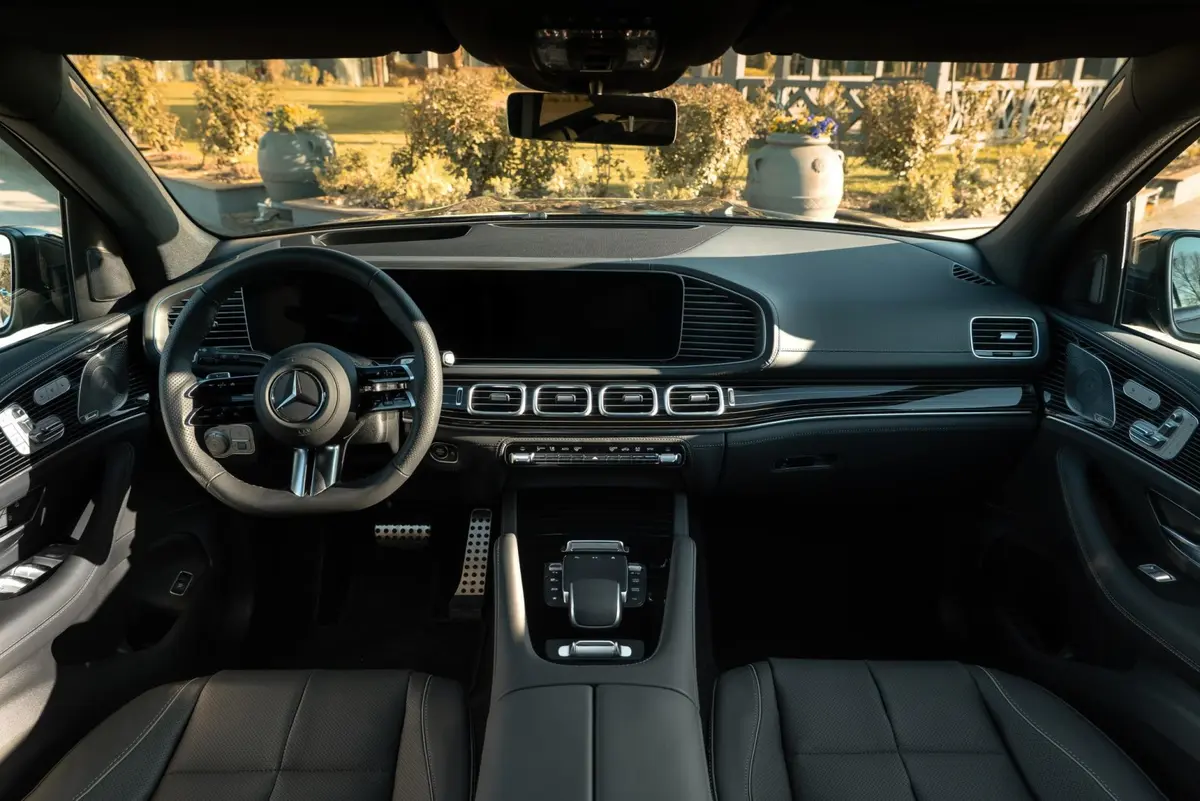 Mercedes Benz GLS-klasse 350 D Exclusive 7 Posti 2025, vista frontal — Marbella Super Car Rental, Marbella. Mercedes Benz GLS-klasse 350 D Exclusive 7 Posti in Marbella El alquiler del Mercedes…
