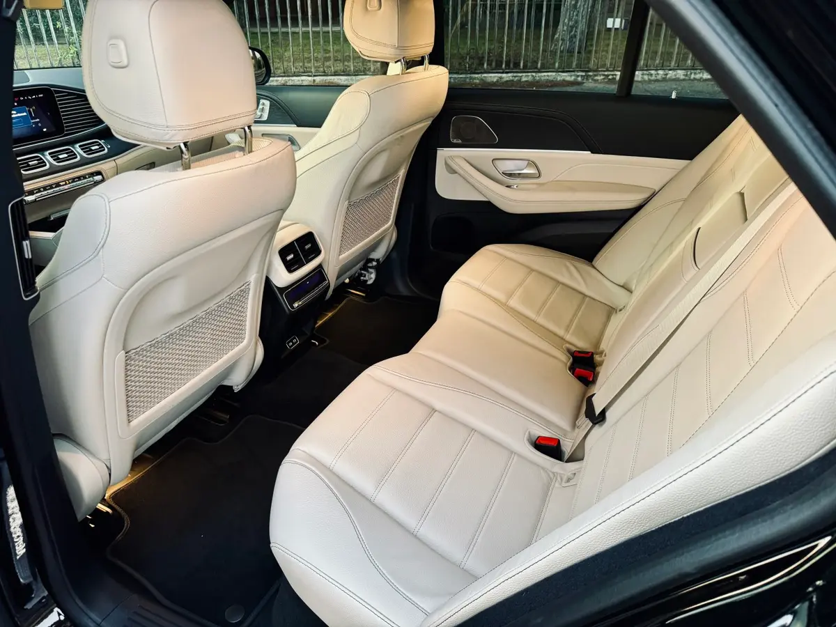 Mercedes Benz GLS Maybach 2022, vista frontal — Marbella Super Car Rental, Marbella. Mercedes Benz GLS Maybach in Marbella El alquiler de un Mercedes Benz GLS Maybach en…