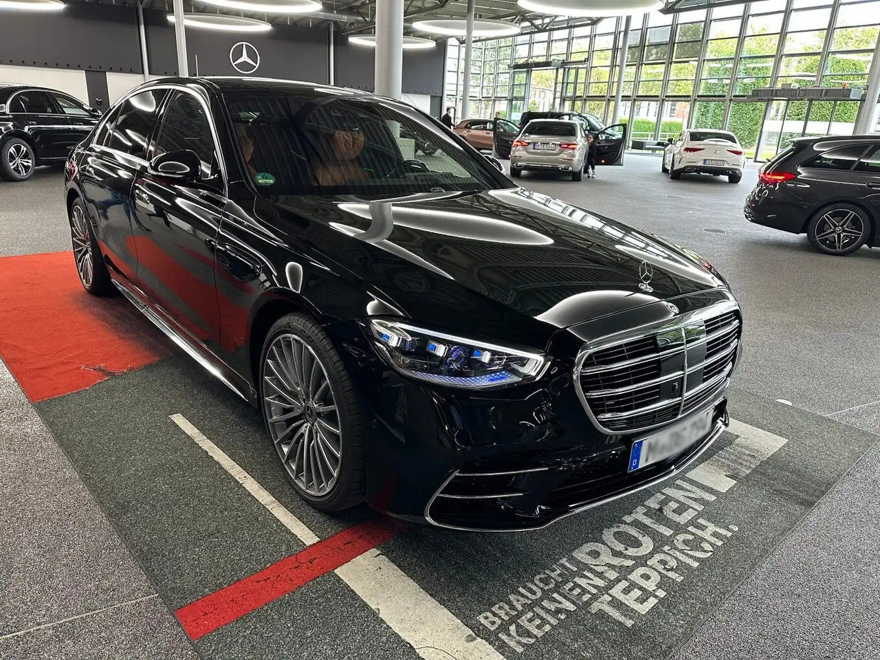 Mercedes Benz S-klasse S400 Long 4-Matic 2023, front view — Marbella Super Car Rental, Marbella. Mercedes Benz S-klasse S400 Long 4-Matic in Marbella Arranging a Mercedes Benz S-klasse…