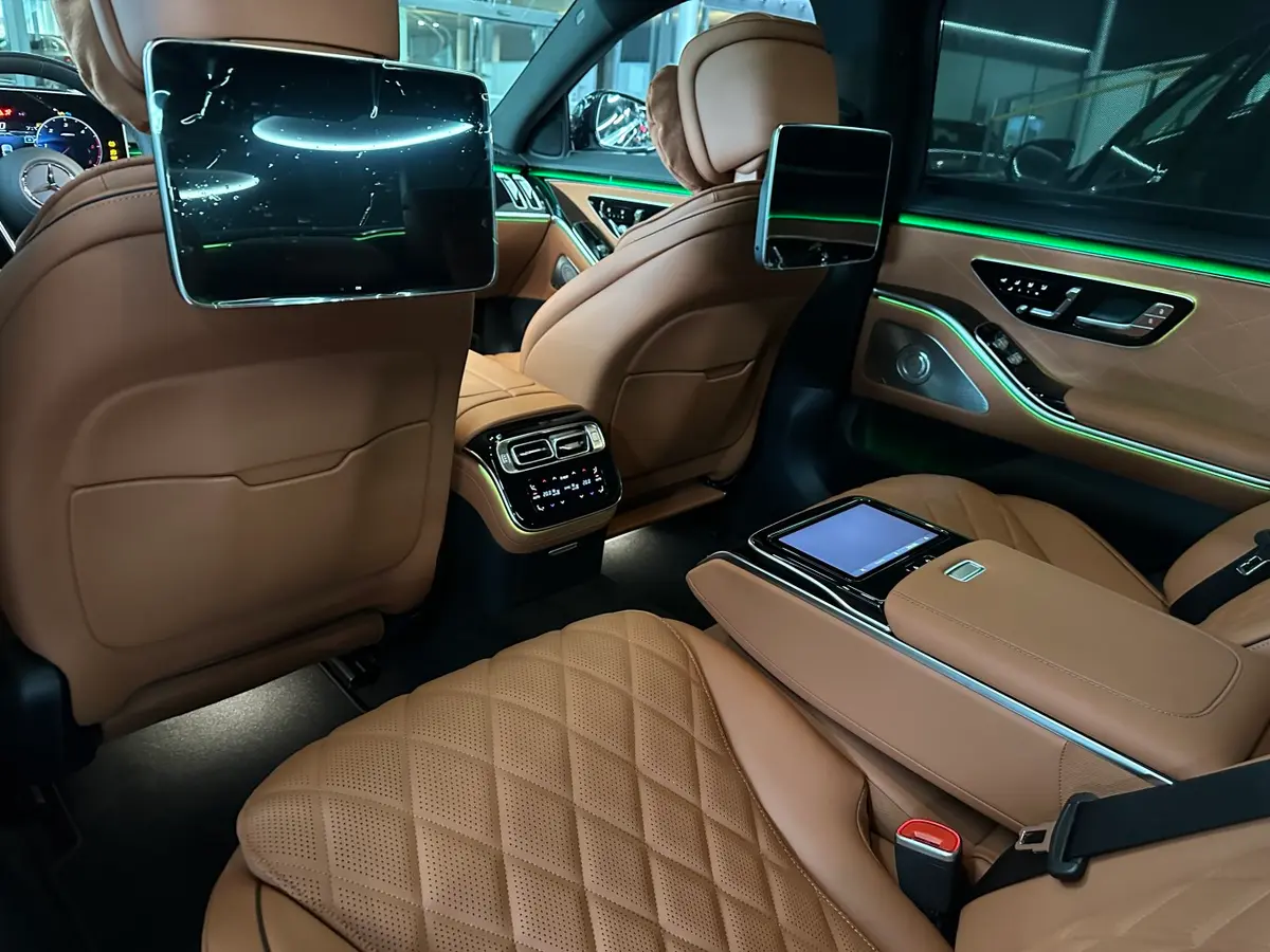Mercedes Benz S-klasse S400 Long 4-Matic 2023, interior — Marbella Super Car Rental, Marbella. Mercedes Benz S-klasse S400 Long 4-Matic in Marbella Arranging a Mercedes Benz S-klasse…