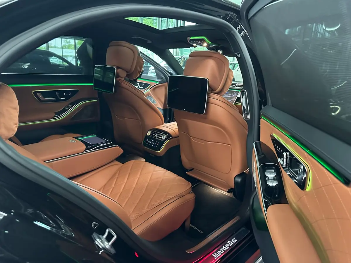 Mercedes Benz S-klasse S400 Long 4-Matic 2023, dashboard — Marbella Super Car Rental, Marbella. Mercedes Benz S-klasse S400 Long 4-Matic in Marbella Arranging a Mercedes Benz S-klasse…