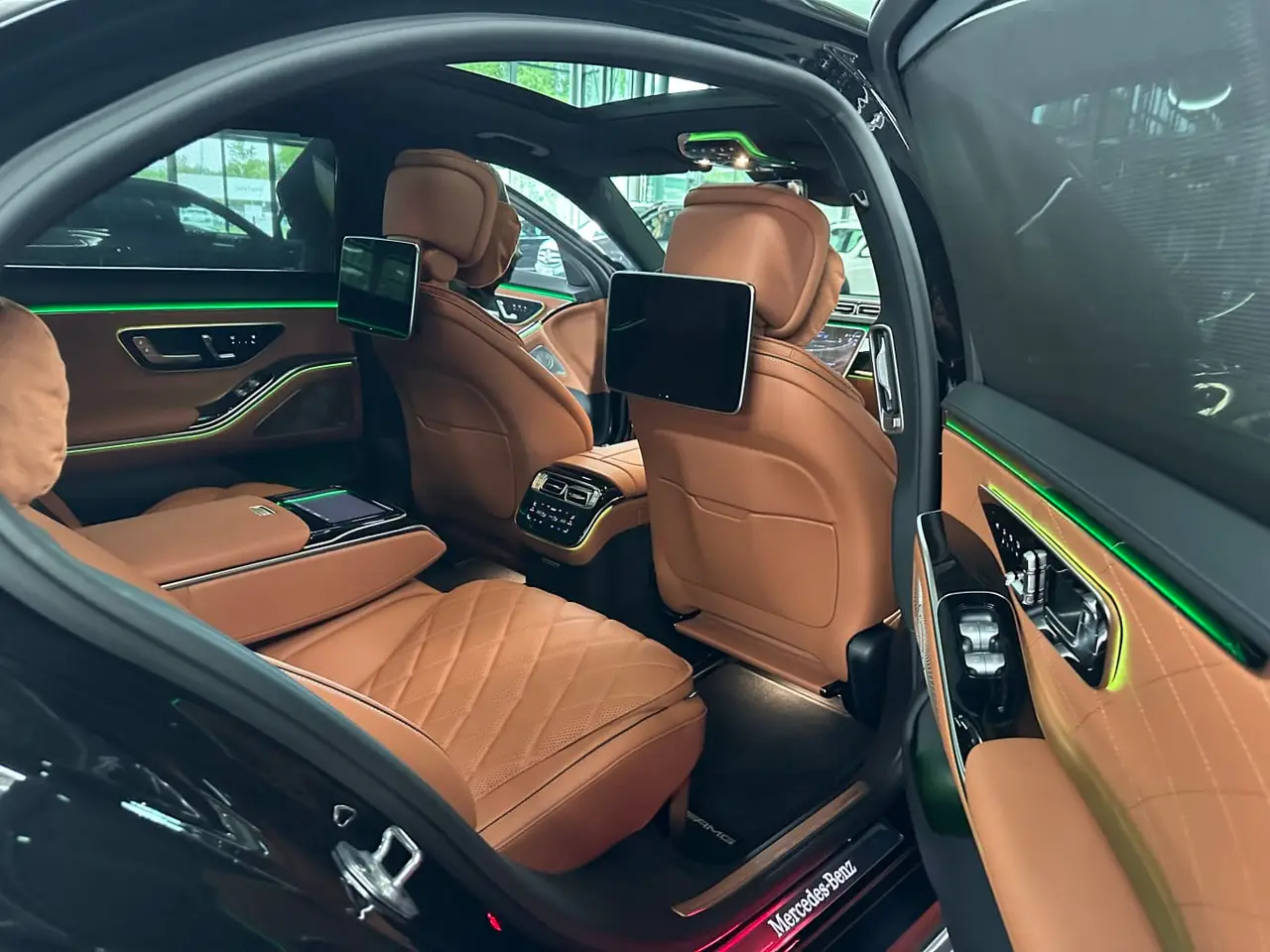 Mercedes Benz S-klasse S400 Long 4-Matic 2023, dashboard — Marbella Super Car Rental, Marbella. Mercedes Benz S-klasse S400 Long 4-Matic in Marbella Arranging a Mercedes Benz S-klasse…