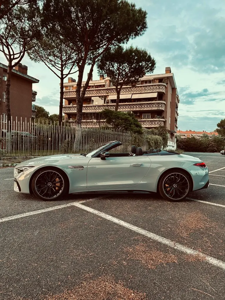 Mercedes Benz SL63 Cabrio 2023, extérieur — Marbella Super Car Rental, Marbella. Mercedes Benz SL63 Cabrio in Marbella Louer la Mercedes Benz SL63 Cabrio à Marbella…