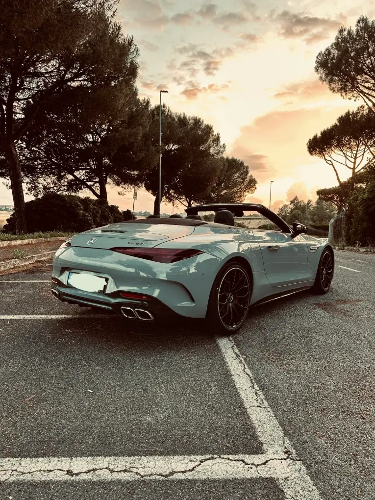 Mercedes Benz SL63 Cabrio 2023, vue arrière — Marbella Super Car Rental, Marbella. Mercedes Benz SL63 Cabrio in Marbella Louer la Mercedes Benz SL63 Cabrio à Marbella…