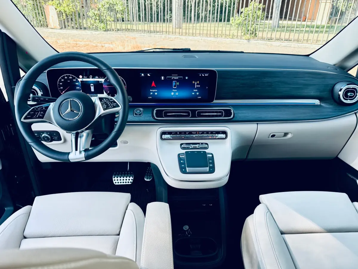 Mercedes Benz V300 4x4 XL VIP (Captain, 7 seat) 2025, vista trasera — Marbella Super Car Rental, Marbella. Mercedes Benz V300 4x4 XL VIP (Captain, 7 seat) in Marbella El alquiler del Mercedes Benz…