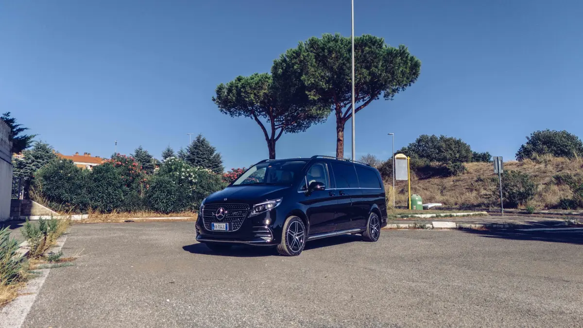 Mercedes Benz V300 4x4 XL VIP (Captain, 7 seat) 2025 — Marbella Super Car Rental, Marbella. Mercedes Benz V300 4x4 XL VIP (Captain, 7 seat) in Marbella El alquiler del Mercedes Benz…