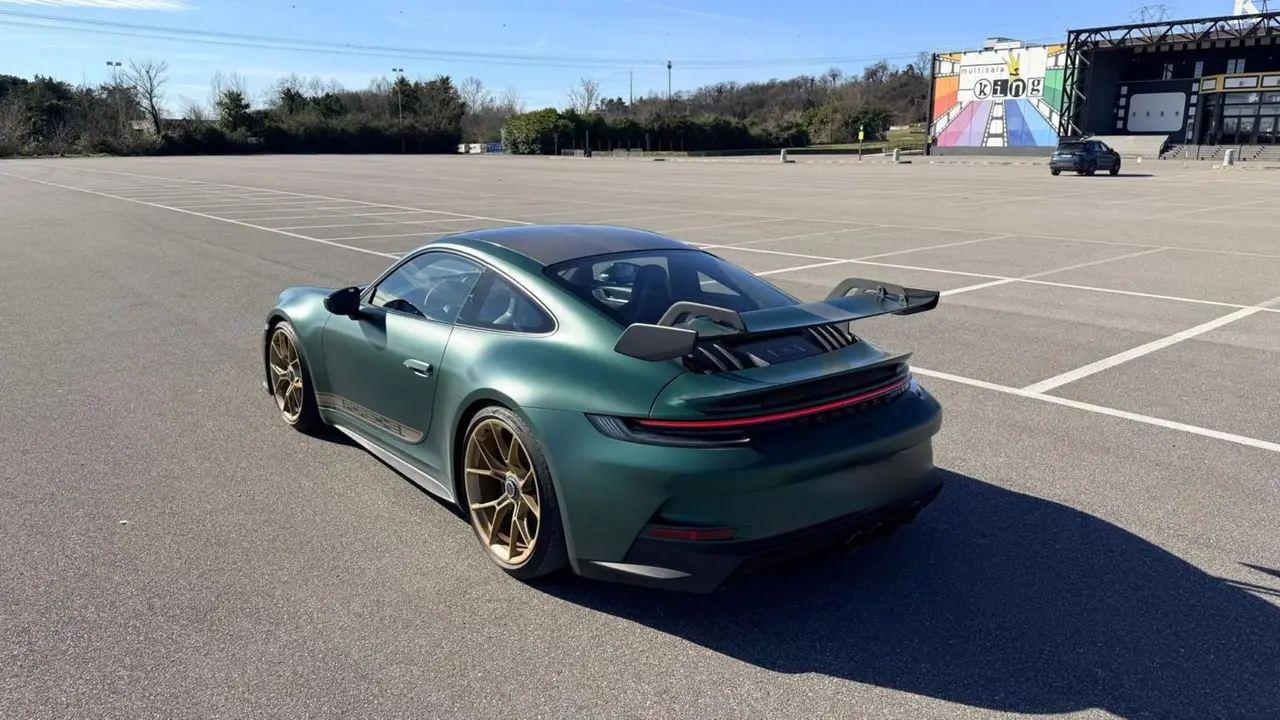 Porsche 911 GT3 2026, vista frontal — Marbella Super Car Rental, Marbella. Porsche 911 GT3 in Marbella El alquiler del Porsche 911 GT3 en Marbella ofrece una…