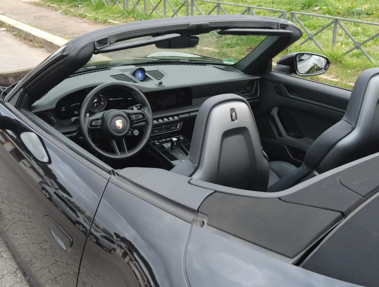 Porsche 992 Carrera 4 GTS Cabrio 2024, intérieur — Marbella Super Car Rental, Marbella. Porsche 992 Carrera 4 GTS Cabrio in Marbella La location de la Porsche 992 Carrera 4 GTS…