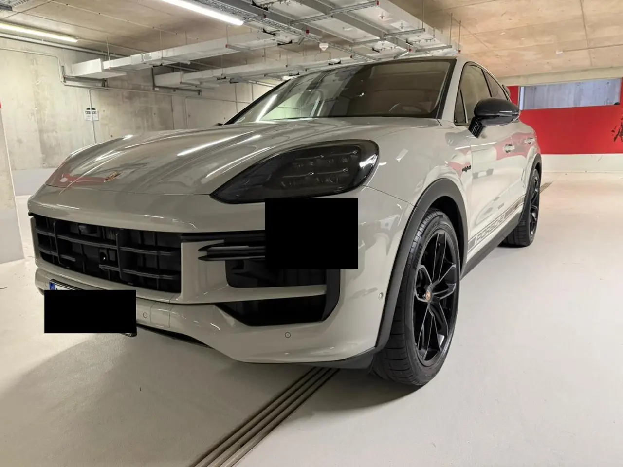 Porsche Cayenne Turbo E-Hybrid Coupé GT 2026 — Marbella Super Car Rental, Marbella. Porsche Cayenne Turbo E-Hybrid Coupé GT in Marbella La location du Porsche Cayenne Turbo…