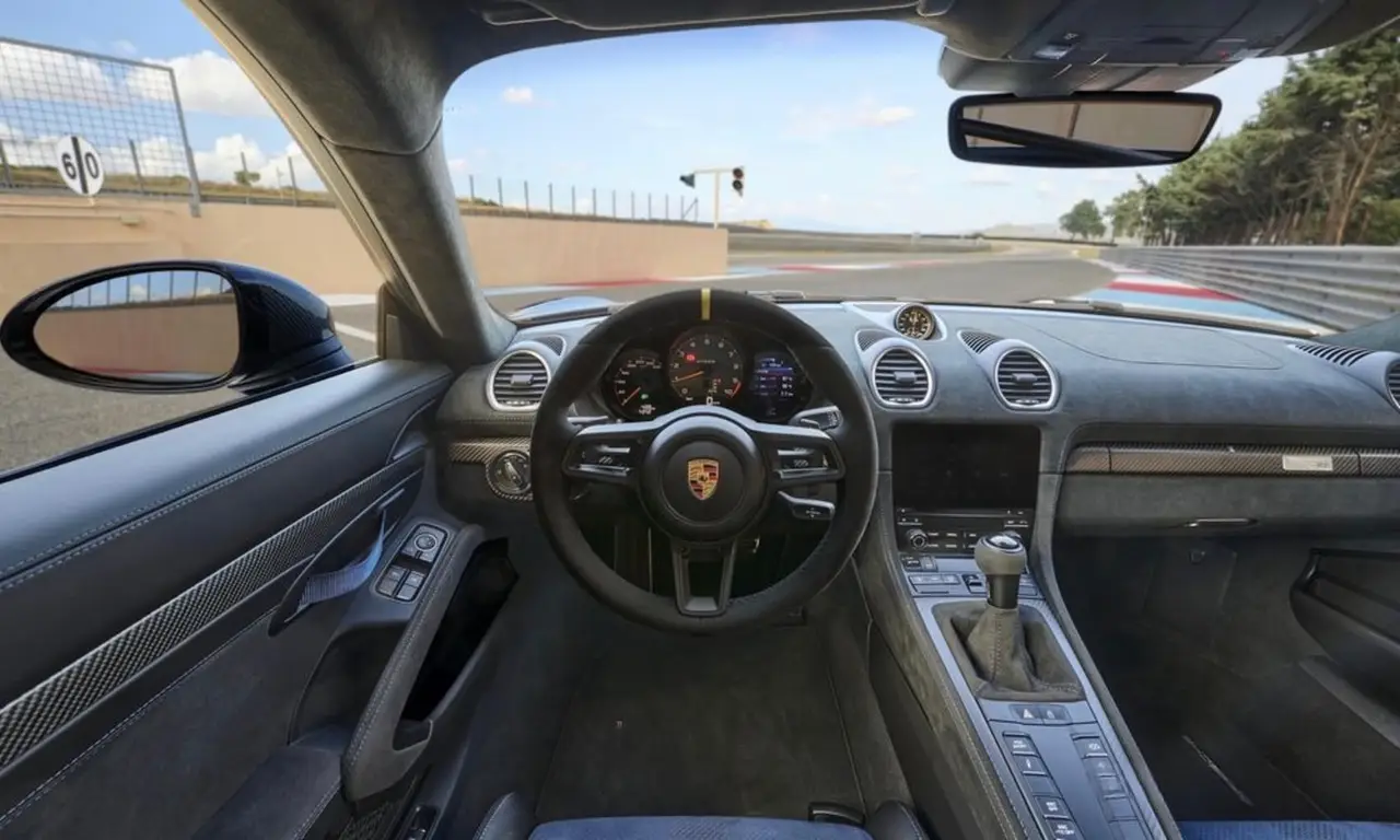 Porsche GT4 RS 2024, extérieur — Marbella Super Car Rental, Marbella. Porsche GT4 RS in Marbella La location de la Porsche GT4 RS à Marbella offre une…