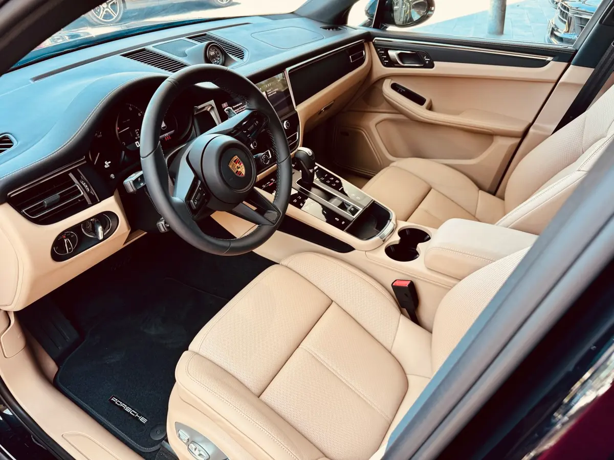 Porsche Macan 2024, vue avant — Marbella Super Car Rental, Marbella. Porsche Macan in Marbella La location d'un Porsche Macan à Marbella permet de disposer…