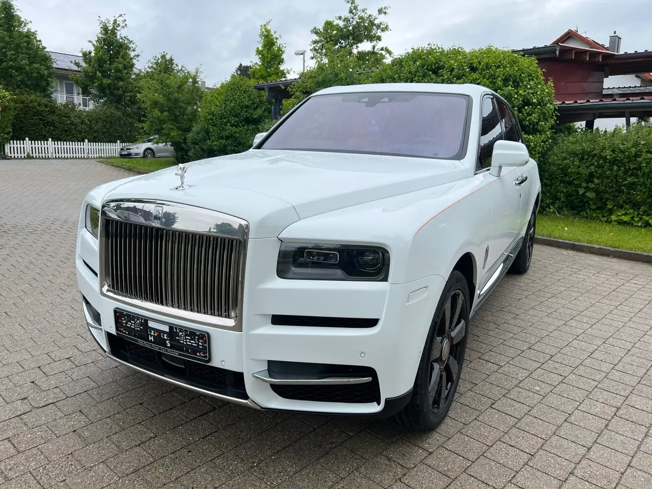 Rolls-Royce Cullinan 2022, tableau de bord — Marbella Super Car Rental, Marbella. Rolls-Royce Cullinan in Marbella La location du Rolls-Royce Cullinan à Marbella offre une…