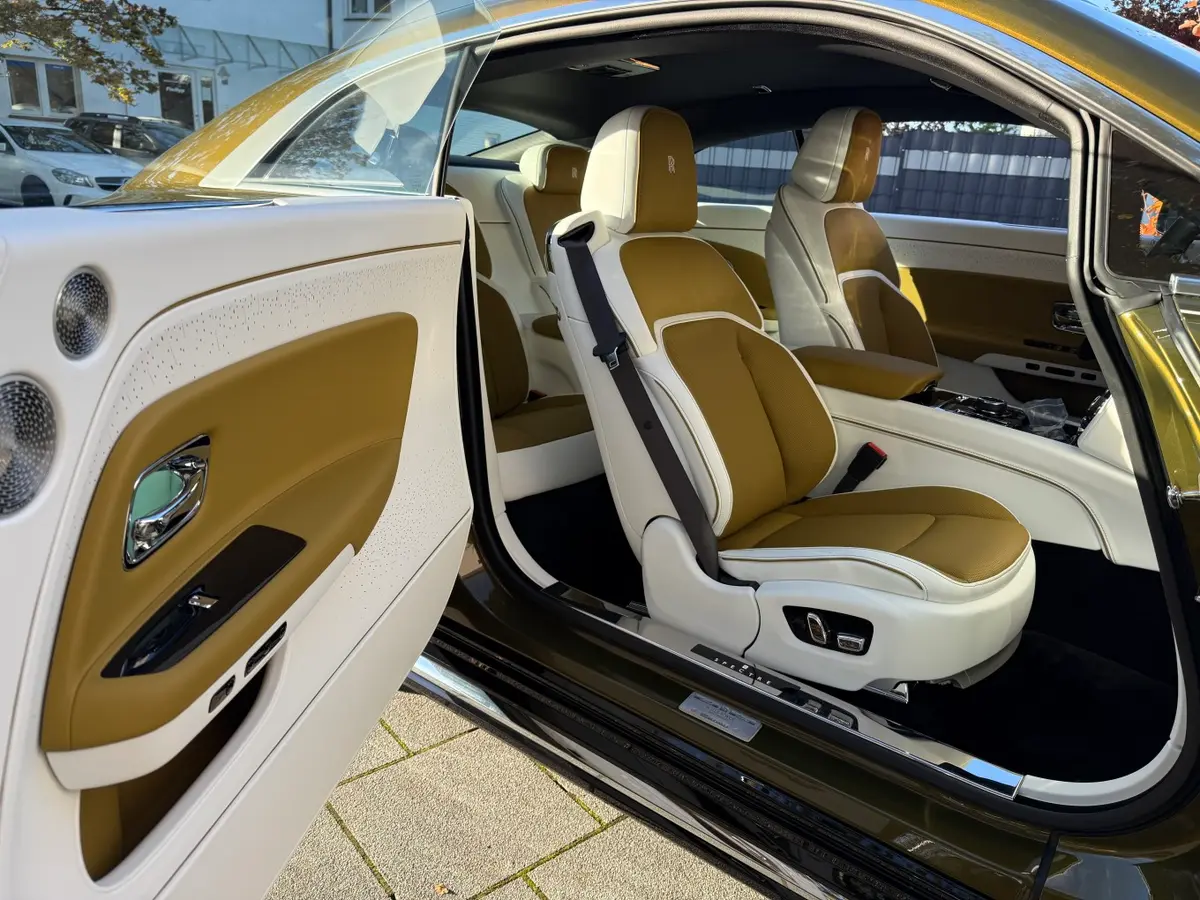 Rolls-Royce Spectre 2024, vue avant — Marbella Super Car Rental, Marbella. Rolls-Royce Spectre in Marbella La location de la Rolls-Royce Spectre à Marbella offre…