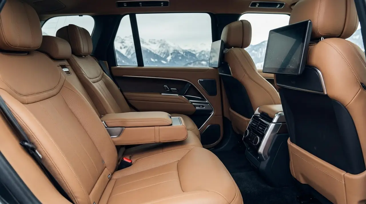 Rover Range Rover Autobiography P530 2026, tableau de bord — Marbella Super Car Rental, Marbella. Rover Range Rover Autobiography P530 in Marbella La location du Rover Range Rover…