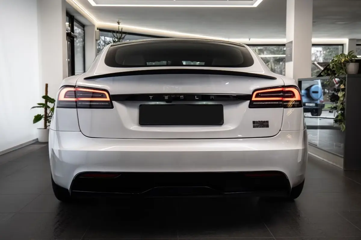 Tesla Model S Plaid 2025, intérieur — Marbella Super Car Rental, Marbella. Tesla Model S Plaid in Marbella Louer la Tesla Model S Plaid à Marbella permet de…